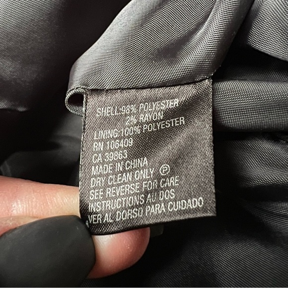 Tahari Arthur S. Levine Women’s Black Pinstripe Suit Blazer Jacket, Size 8P - Picture 7 of 11